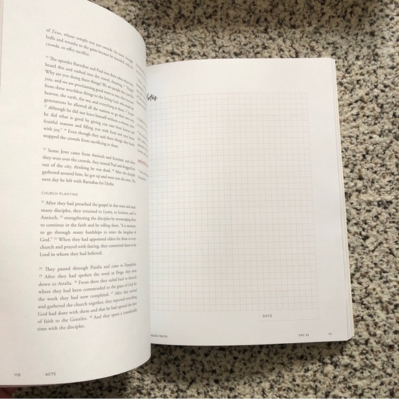 📖NWT She Reads Truth - Acts Women’s Reading Guide for Bible Study - Picture 2 of 6